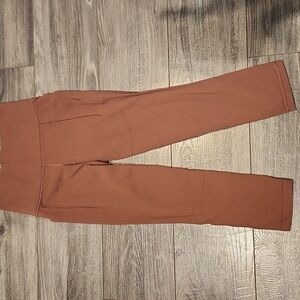 EUC Athleta Salutation Stash Pocket II Capri Leggings sz XXS